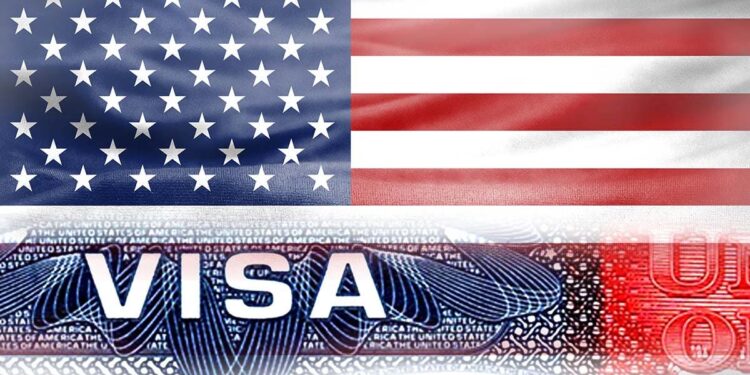 Posible aumento de visa estadounidense de turista afectaría viajes familiares, advierten agencias