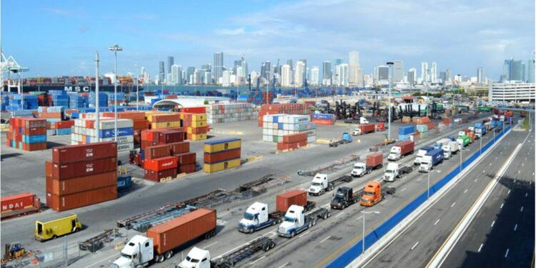 Puertos de Florida reportan sustancial alza de carga