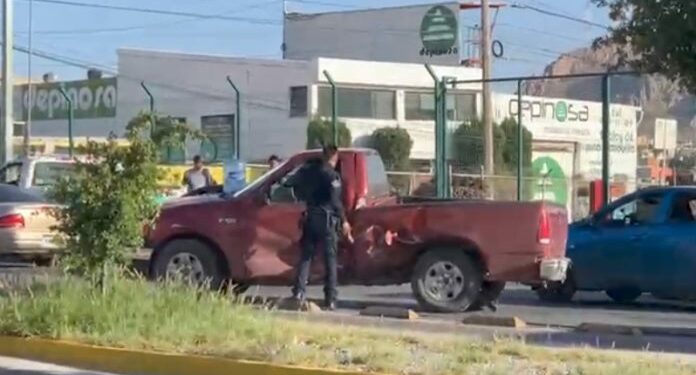 Queda mujer lesionada tras fuerte choque en crucero del Fuentes Mares y Esmeralda |
