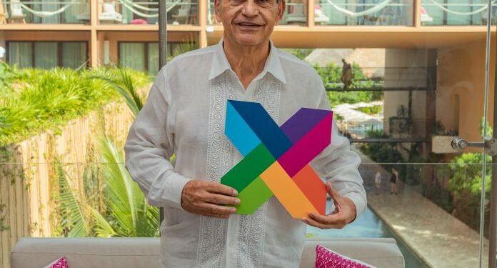 Recibe Miguel Quintana Pali, fundador de Grupo Xcaret, premio a la Trayectoria Turística en los Food and Travel Hospitality Awards