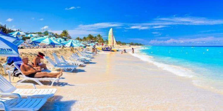 Régimen presenta a Cuba como destino turístico en Camboya