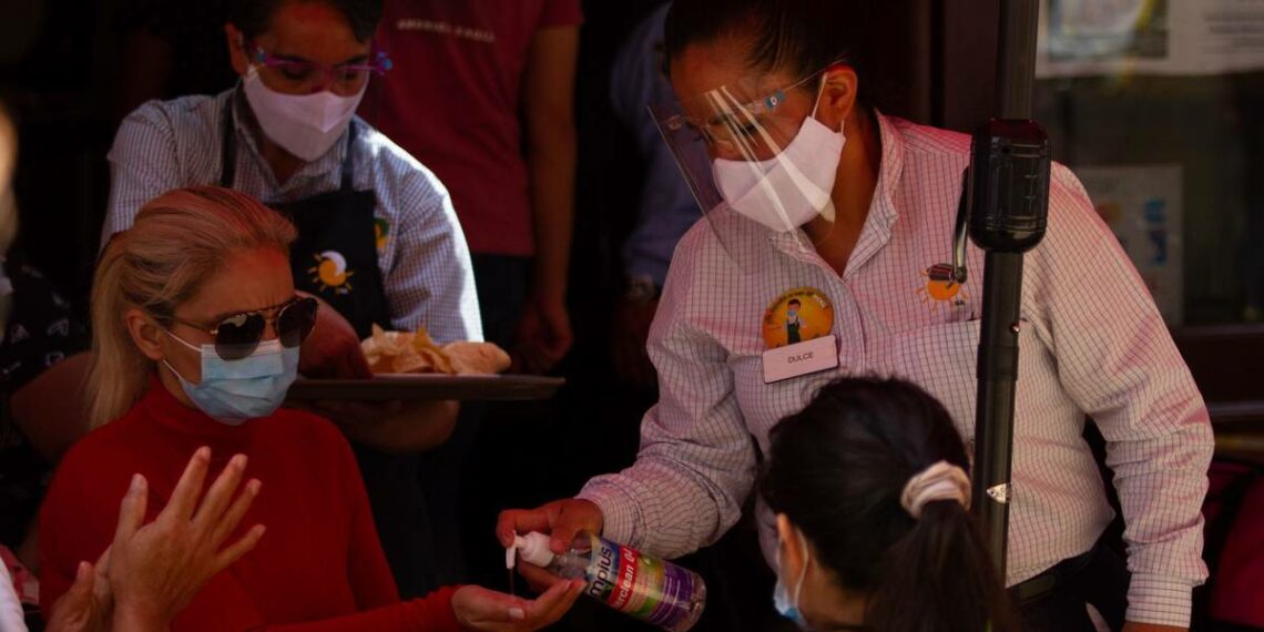 Restaurantes, bares y hoteles ofrecen 700 vacantes desde operativos hasta mandos medios