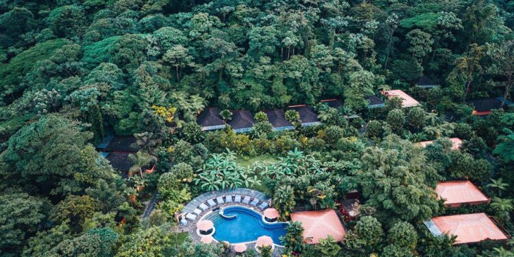Río Celeste es considerado en top 5 de mejores hoteles de Centroamérica.