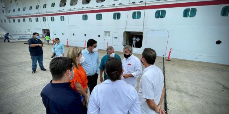 Salud y Turismo revisan protocolos sanitarios en arribo de crucero