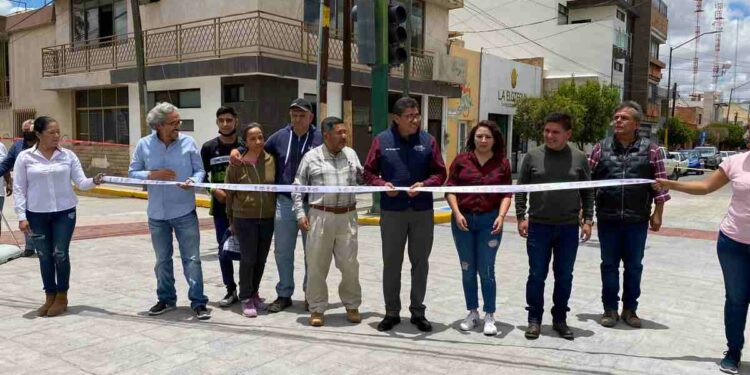 Saúl Monreal inaugura crucero Gómez Farías y Miguel Hidalgo de la zona Centro