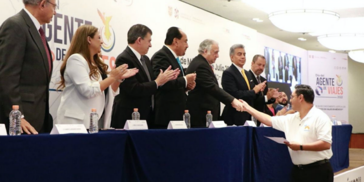 Sectur reconoce a los agentes de viajes en su día