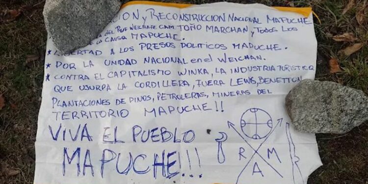 Sobreviviente de presunto ataque incendiario mapuche en Argentina: “La idea era levantar miedo y dejar claro que cuando ellos quieren entran y salen”