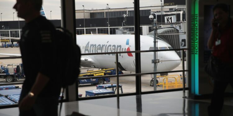 Toma precauciones y evita contratiempos en los aeropuertos para tus viajes en el fin de semana del 4 de julio | Video | Univision 45 Houston KXLN