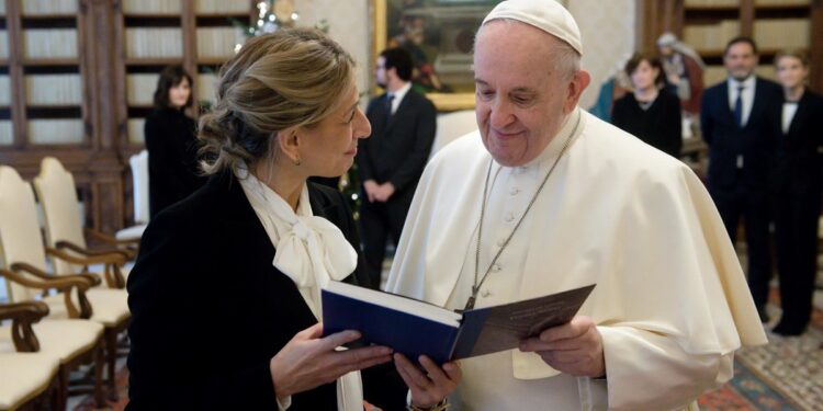 Transparencia insta a Yolanda Díaz a informar del coste de sus viajes y a aclarar quién pagó el del Vaticano
