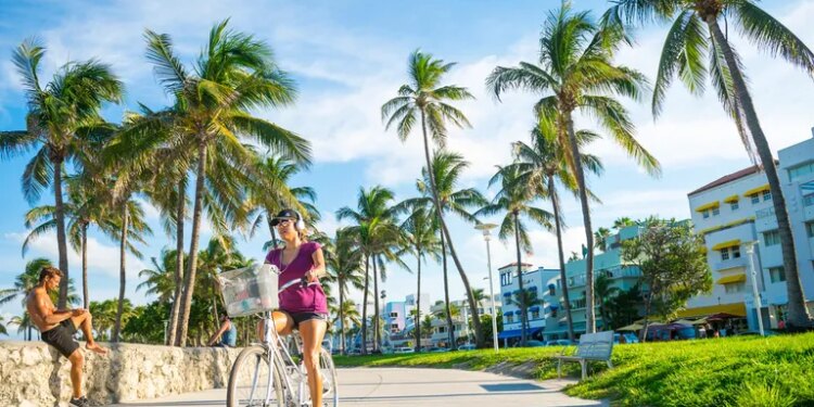 Tu dinero: 4 tips para viajar al exterior