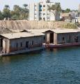 Tras años de incertidumbre, a los vecinos de las míticas casas flotantes en el Nilo, en El Cairo, les llegó un aviso hace pocos días de que tienen que desalojar sus viviendas.