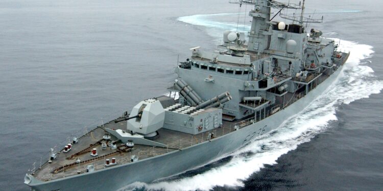 Una imagen de archivo de la fragata Tipo 23 HMS Montrose (AFP)