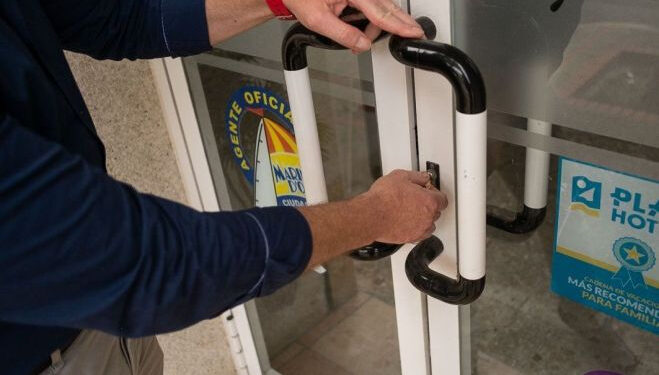 Un vecino con antecedentes asalta una agencia de viajes en Baeza