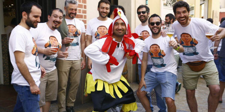 Unidas Podemos pide medidas contra el turismo "de borrachera" y alerta de que se está trasladando a los barrios en Málaga