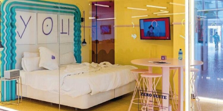 Vacaciones en hotel gratis en Ibiza pero a cambio de que todo el mundo pueda verte