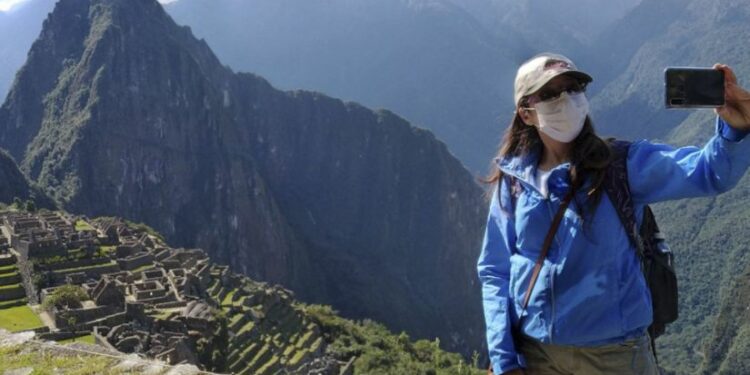 Vacaciones por Fiestas Patrias en riesgo por falta de combustible a aerolíneas