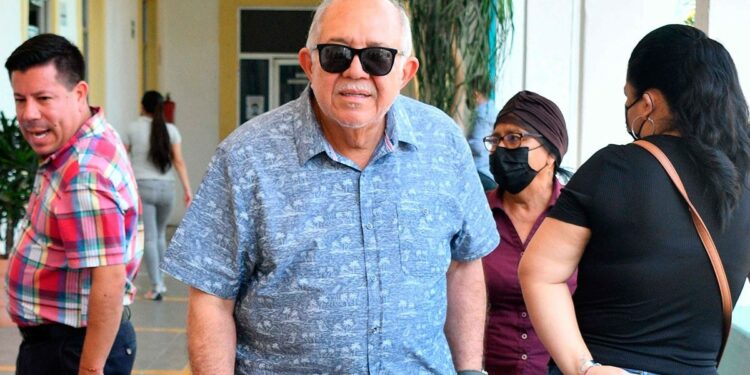 Viajes del alcalde Benítez Torres tienen costo pero no hay beneficio