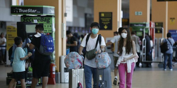 Deberás llegar al aeropuerto Jorge Chávez hasta 3 horas antes de la hora programada de salida del vuelo.