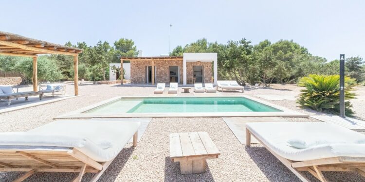 Vivla cierra la primera venta fraccionada de una lujosa villa en Formentera