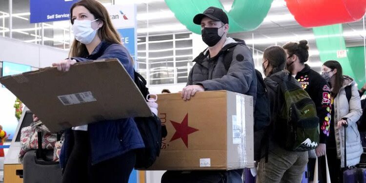 Por comprar y resguardar el paquete hasta entregarlo, el viajero obtiene una recompensa de entre el 10% y el 20% del valor del producto