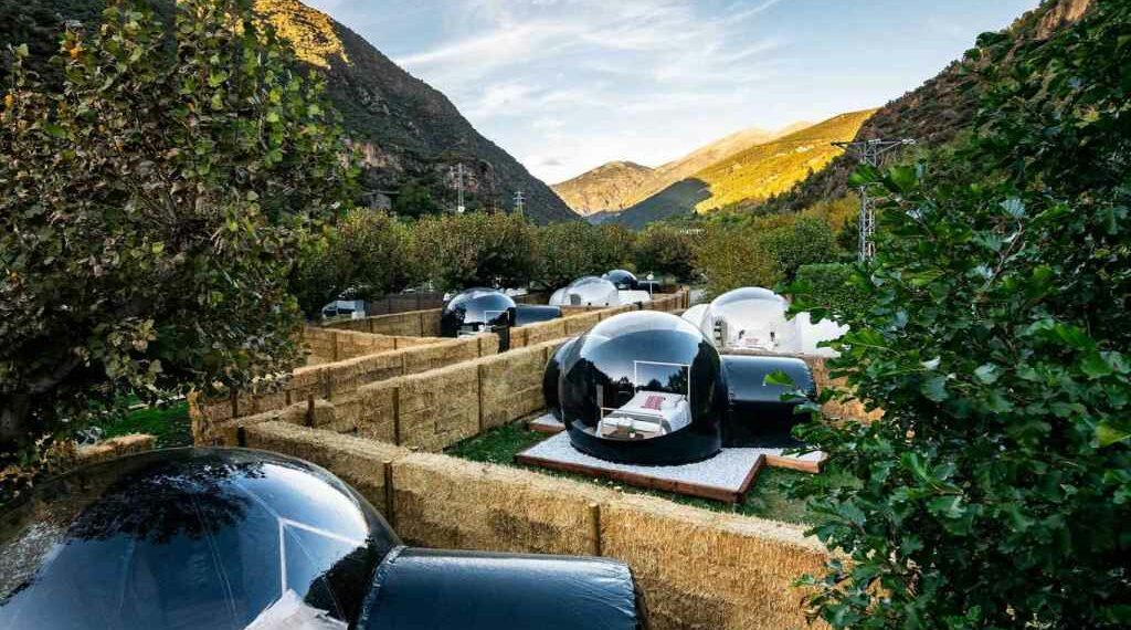 El glamping genera espacios salidos de un futuro muy lejano.