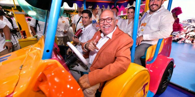 ‘Químico’ y funcionarios de Mazatlán gastan $238 mil en viajes