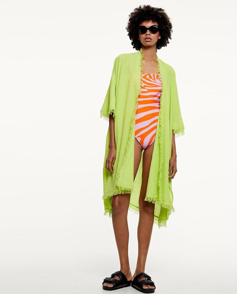 Kimono de mujer con pespuntes en liso.