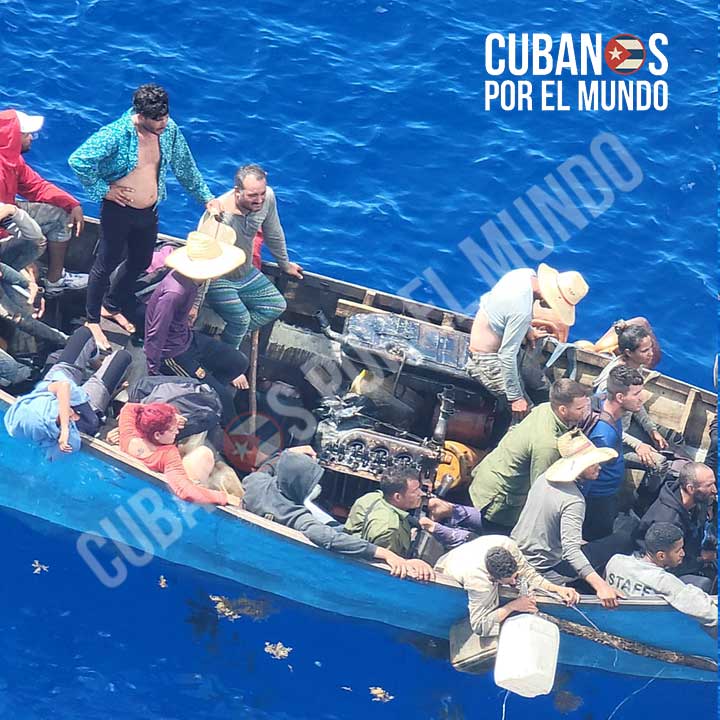 22 balseros cubanos que viajaban en una rústica embarcación, fueron rescatados por un crucero de Carnival Cruises, en el medio del mar sobre la provincia de Pinar del Río, Cuba
