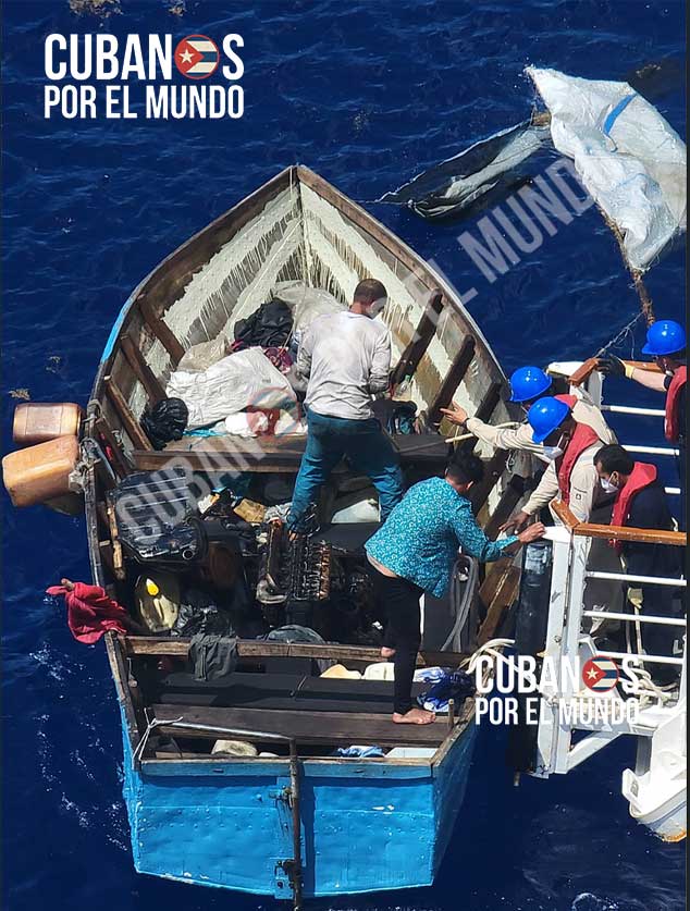 22 balseros cubanos que viajaban en una rústica embarcación, fueron rescatados por un crucero de Carnival Cruises, en el medio del mar sobre la provincia de Pinar del Río, Cuba