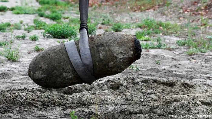 Una bomba de la II Guerra Mundial, encontrada en el río Po.