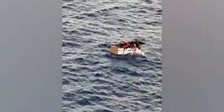 Cuba: balseros son rescatados por crucero en el mar caribeño