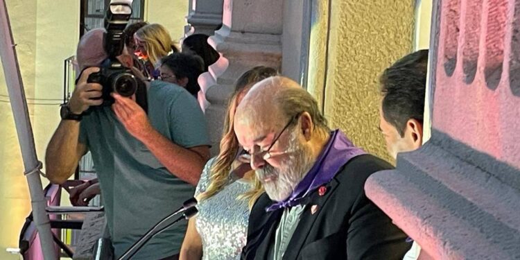 Antonio Resines recuerda sus paradas en Palencia en los viajes con su familia en el pregón de San Antolín