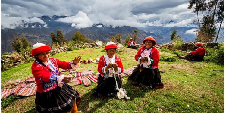 681.000 turistas viajan por Perú por Santa Rosa de Lima