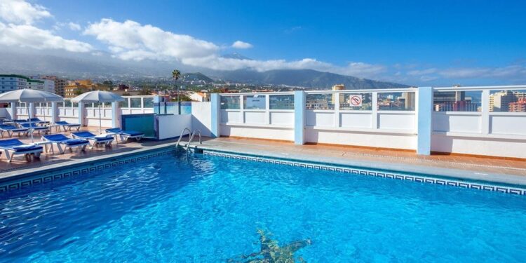 Piscina del Hotel Magec, situado en Puerto de la Cruz (Tenerife)