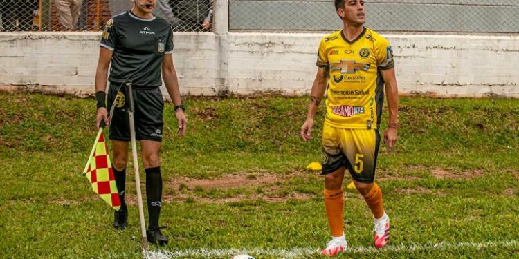 Adrián Álvarez pone en marcha su ciclo al frente de Crucero