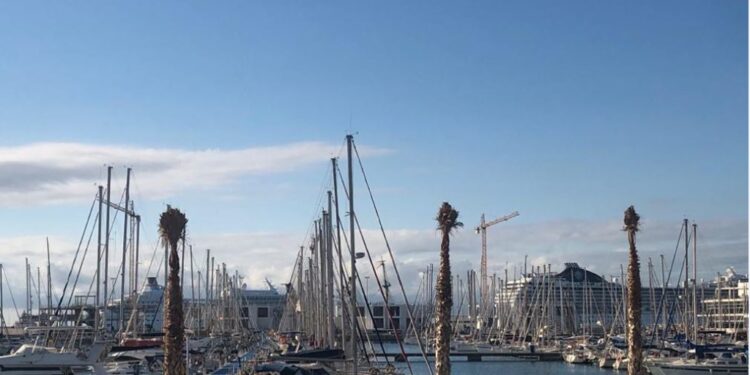 Alicante recibe en agosto a más de 25.000 turistas de cruceros con un impacto de dos millones de euros
