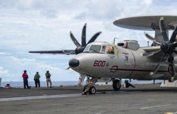 Armada de Estados Unidos cuenta portaaviones y cruceros con misiles cerca de Taiwán