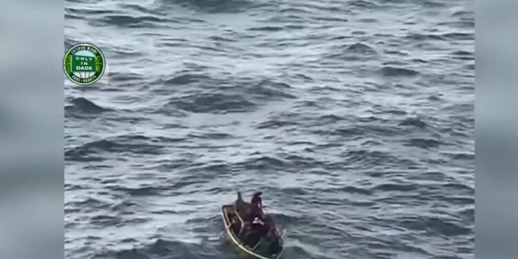 Así fue el rescate de balseros por un crucero de Carnival – Telemundo Miami (51)