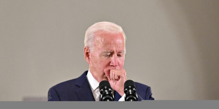 Biden permite usar la sanidad pública para pagar viajes para abortar