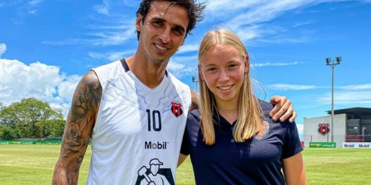 Bryan Ruiz sigue siendo ídolo en Países Bajos hasta para las nuevas generaciones