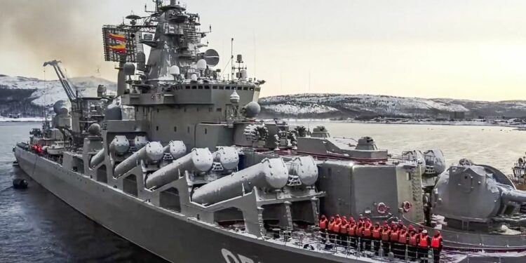 Buques de guerra rusos navegan entre Gran Bretaña e Irlanda y alertan a la Royal Navy