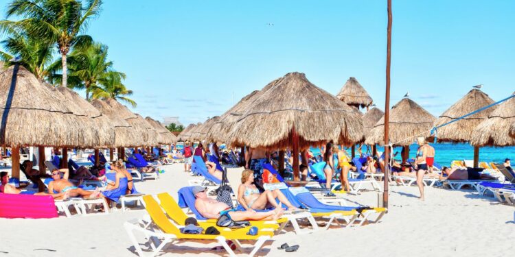Cancún elimina requisito migratorio para ciudadanos de Estados Unidos