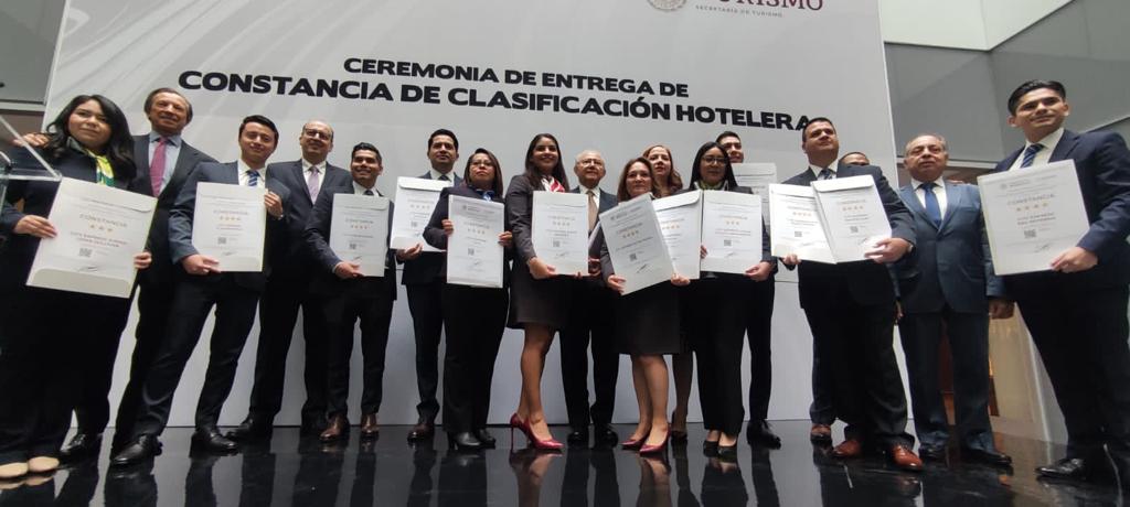 El subsecretario de Turismo, Humberto Hernández Haddad, encabezó la entrega de Constancias de Clasificación Hotelera a 121 establecimientos de Hoteles City.