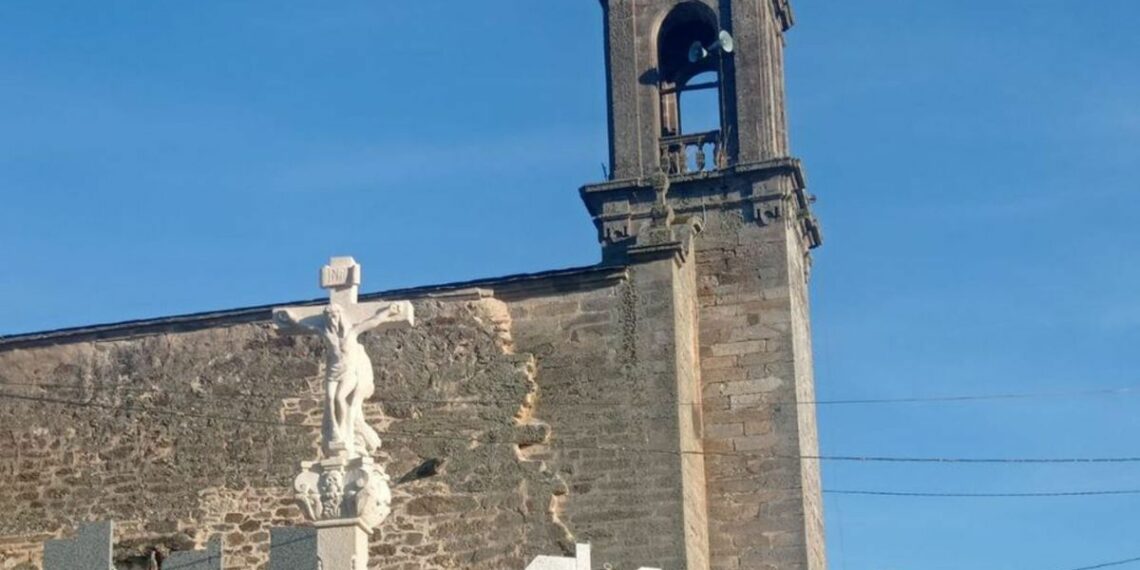 Nuevo crucero en Cernadilla, junto a la iglesia. | A. S.