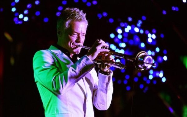 Chris Botti se asocia con Jazz Cruises para lanzar Chris Botti en el mar