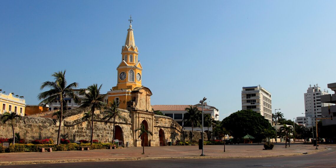 Vista de la emblemática Torre del Reloj en Cartagena de Indias (Colombia). Foto: EFE/Ricardo Maldonado/Archivo
