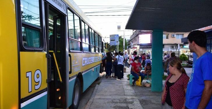 Con un servicio de emergencia Crucero del Sur salió a las calles y acusó falta de gasoil