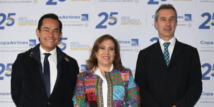 Celebración del aniversario de los vuelos de Copa entre Panamá y Santiago de Chile.