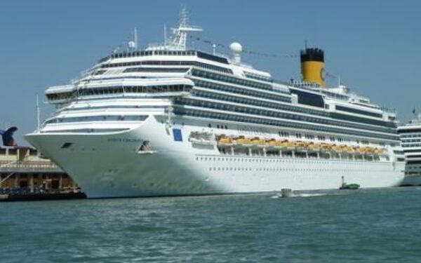 Costa Cruceros reintroduce obligación de usar mascarilla a bordo del Costa Fascinosa