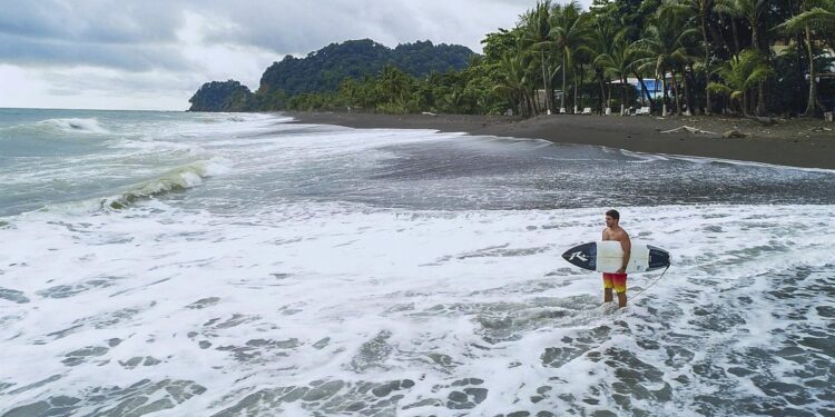 Costa Rica se convierte en uno de los destinos favoritos mundiales para practicar el surf
